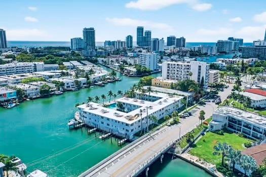 7207 Bay Dr #25