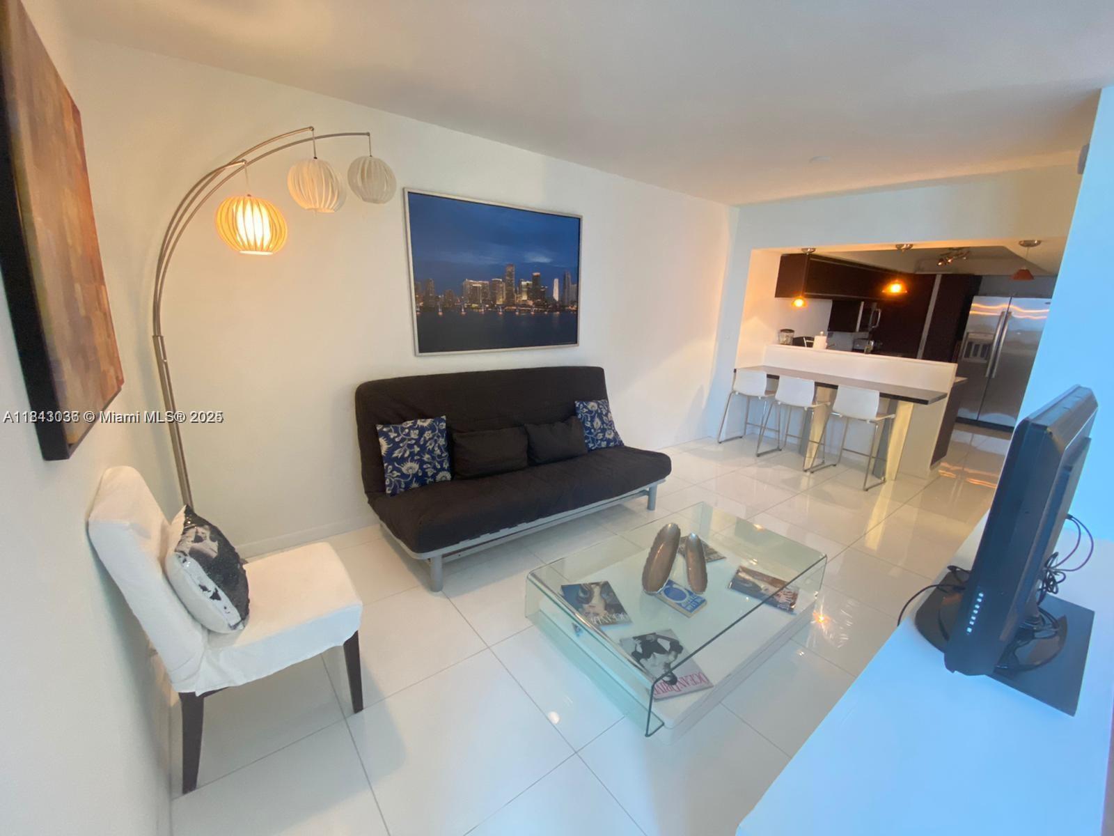 2301 Collins Ave #1023