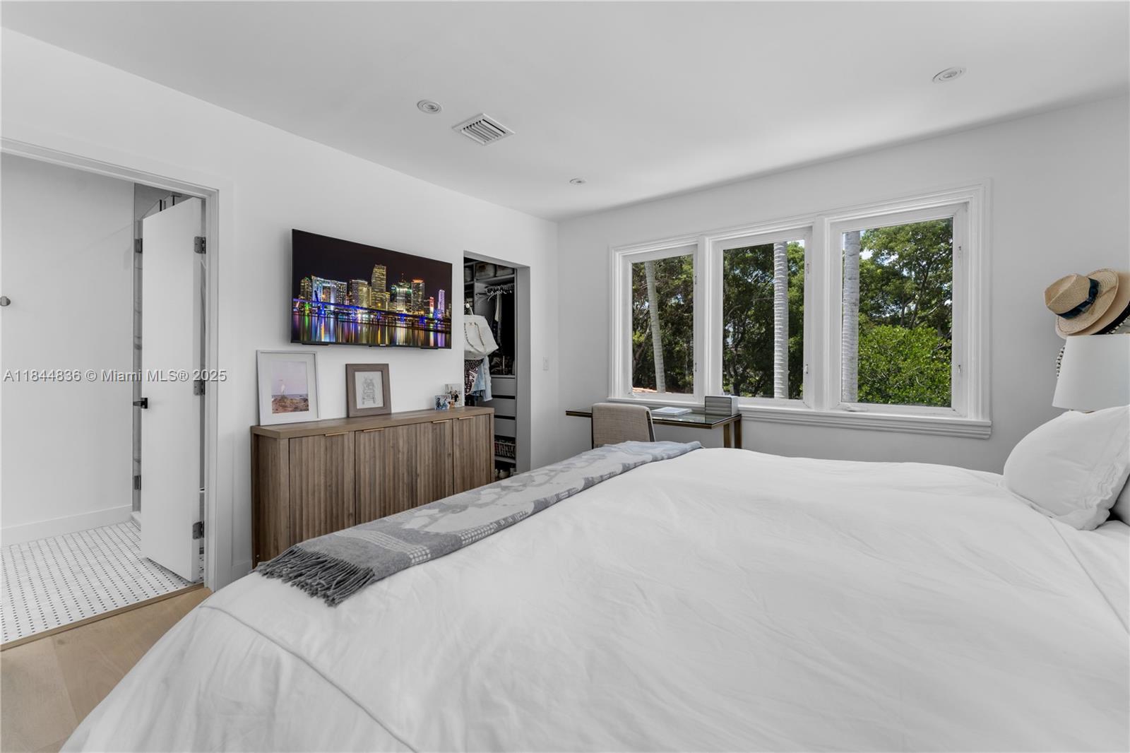 1826 Fairhaven Pl Miami, FL 33133