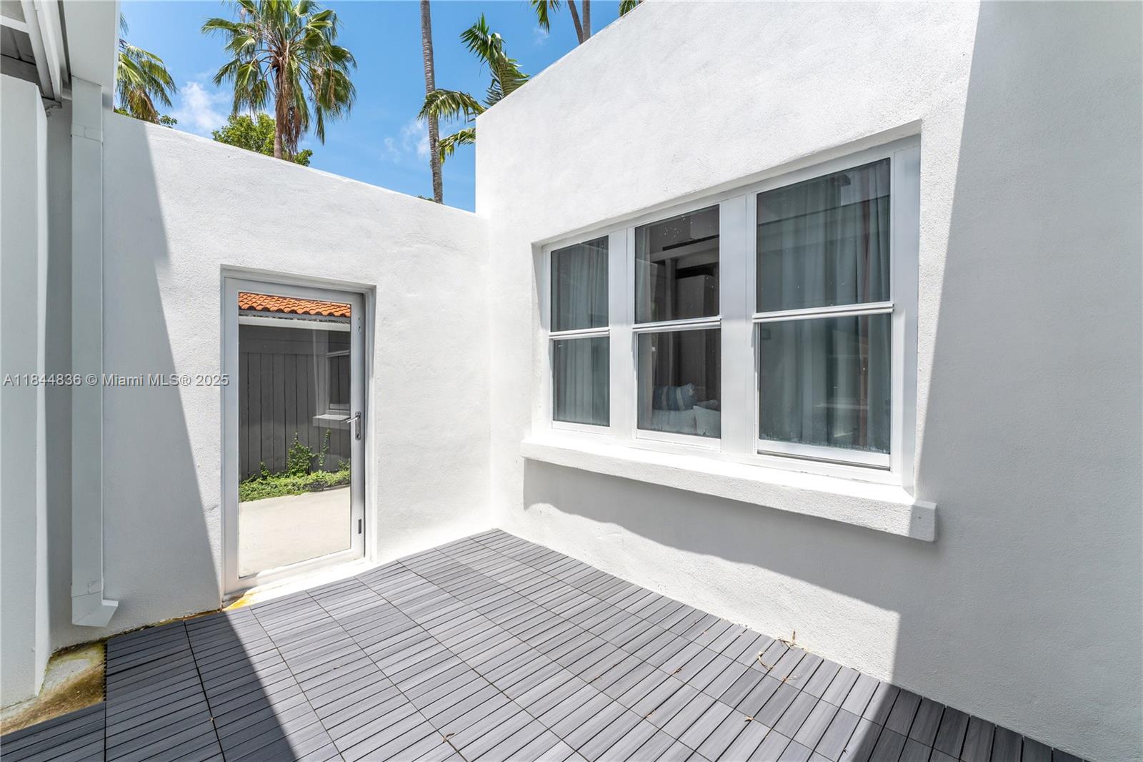 1826 Fairhaven Pl Miami, FL 33133