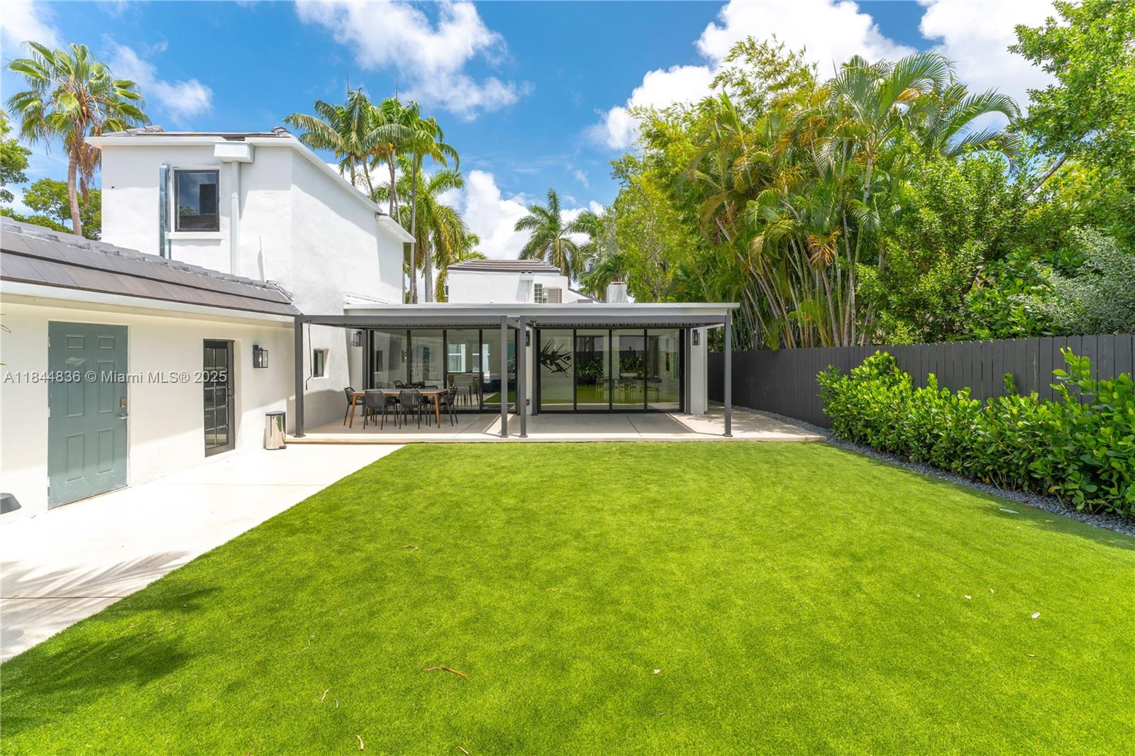 1826 Fairhaven Pl Miami, FL 33133