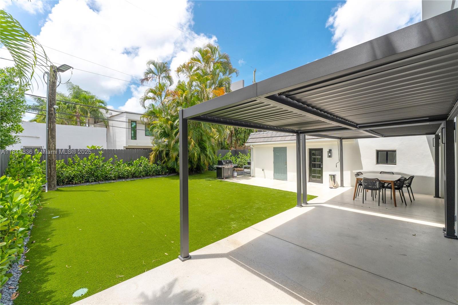 1826 Fairhaven Pl Miami, FL 33133