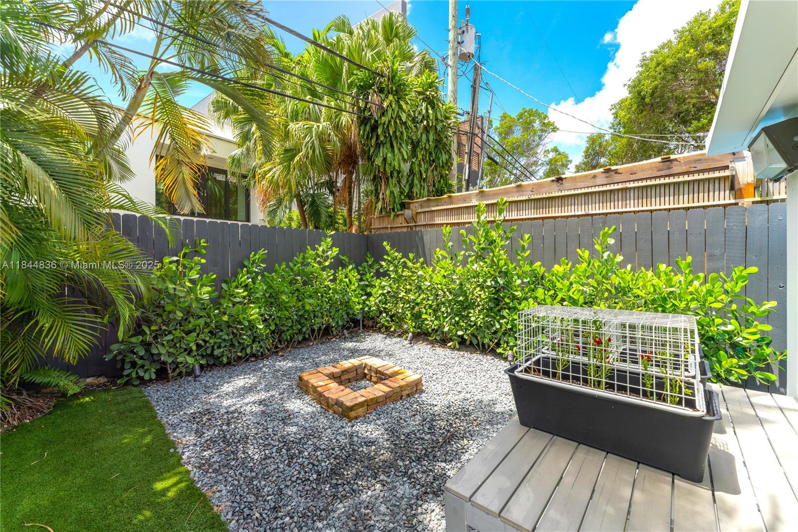 1826 Fairhaven Pl Miami, FL 33133