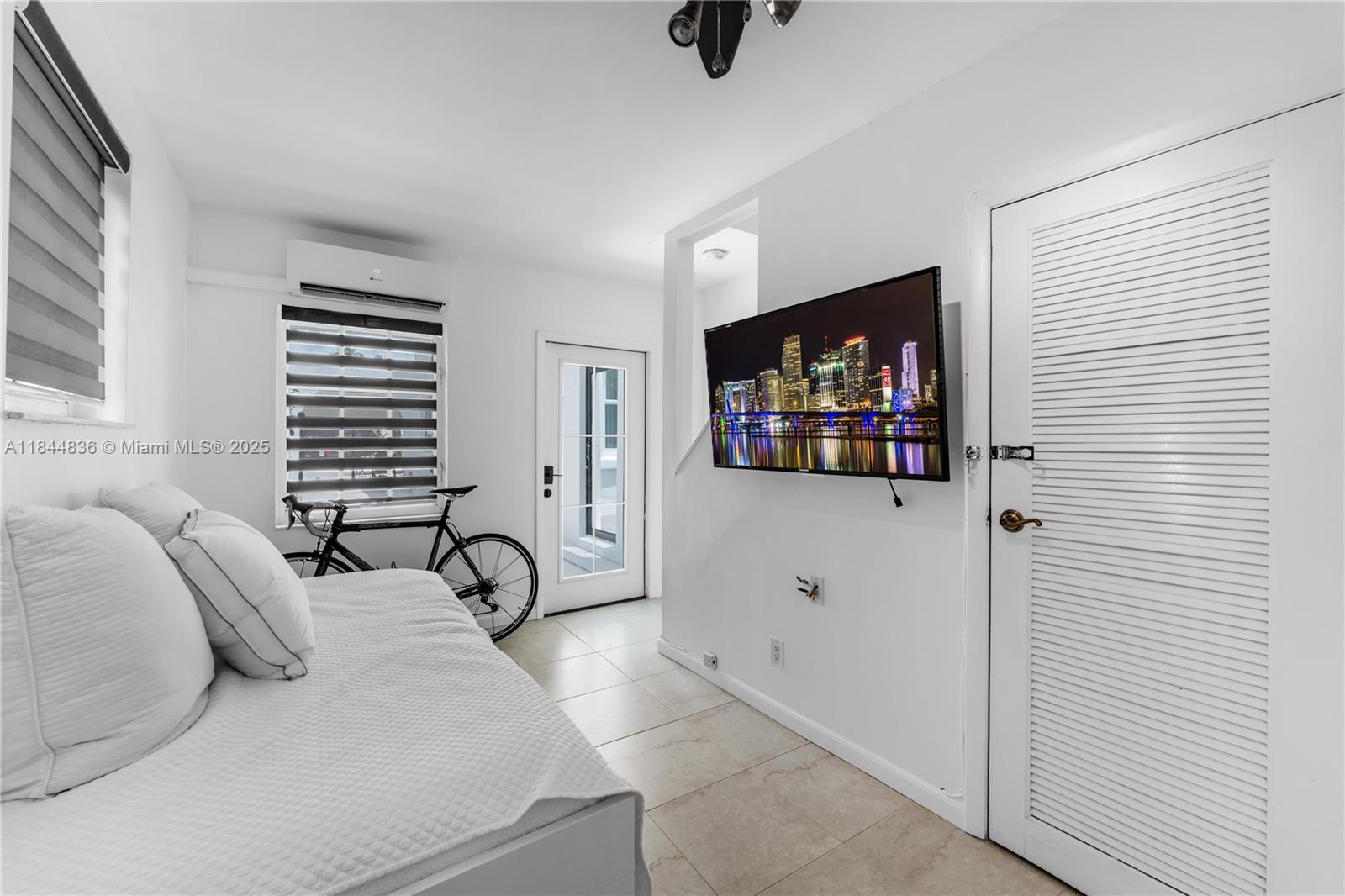 1826 Fairhaven Pl Miami, FL 33133