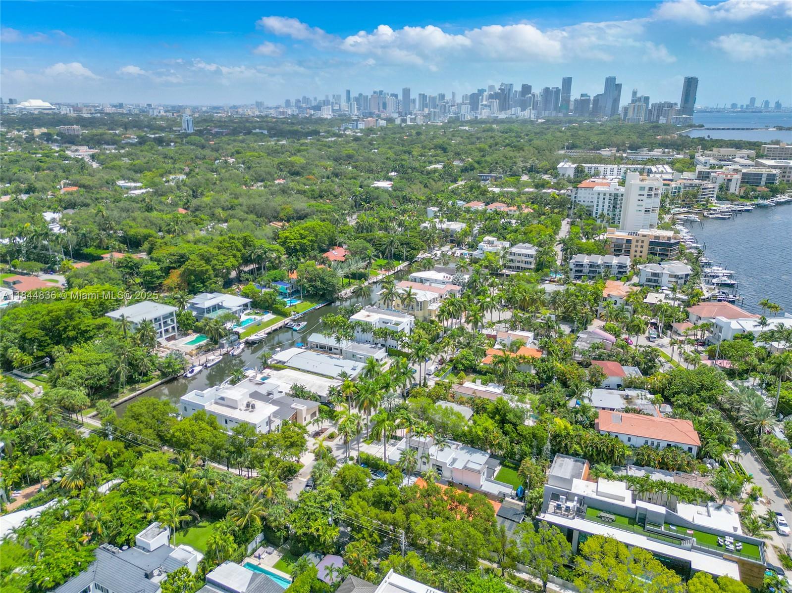 1826 Fairhaven Pl Miami, FL 33133