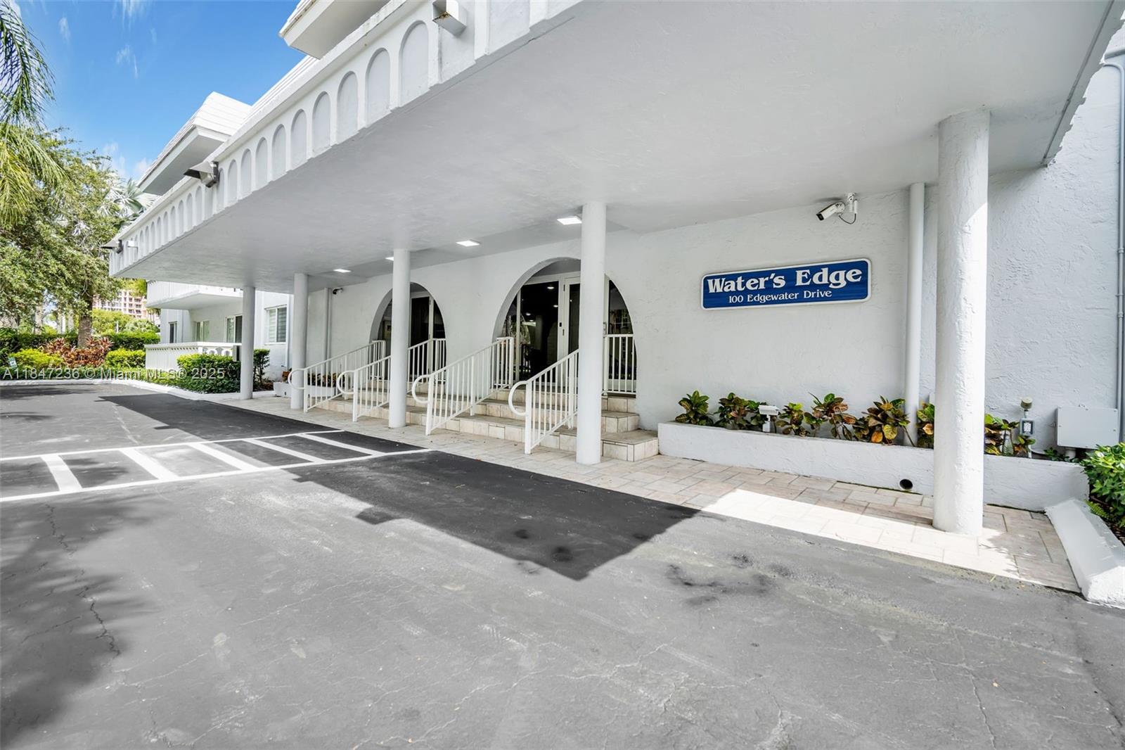 100 Edgewater Dr #240