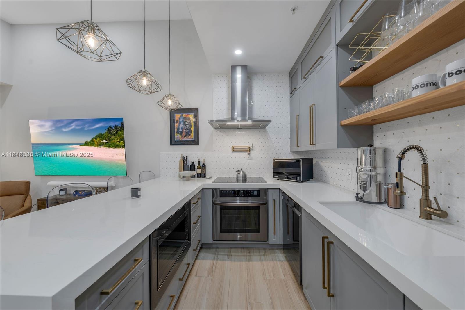 935 Euclid Ave #5 Miami Beach, FL 33139 935 Euclid Ave #5 Miami Beach, FL 33139
