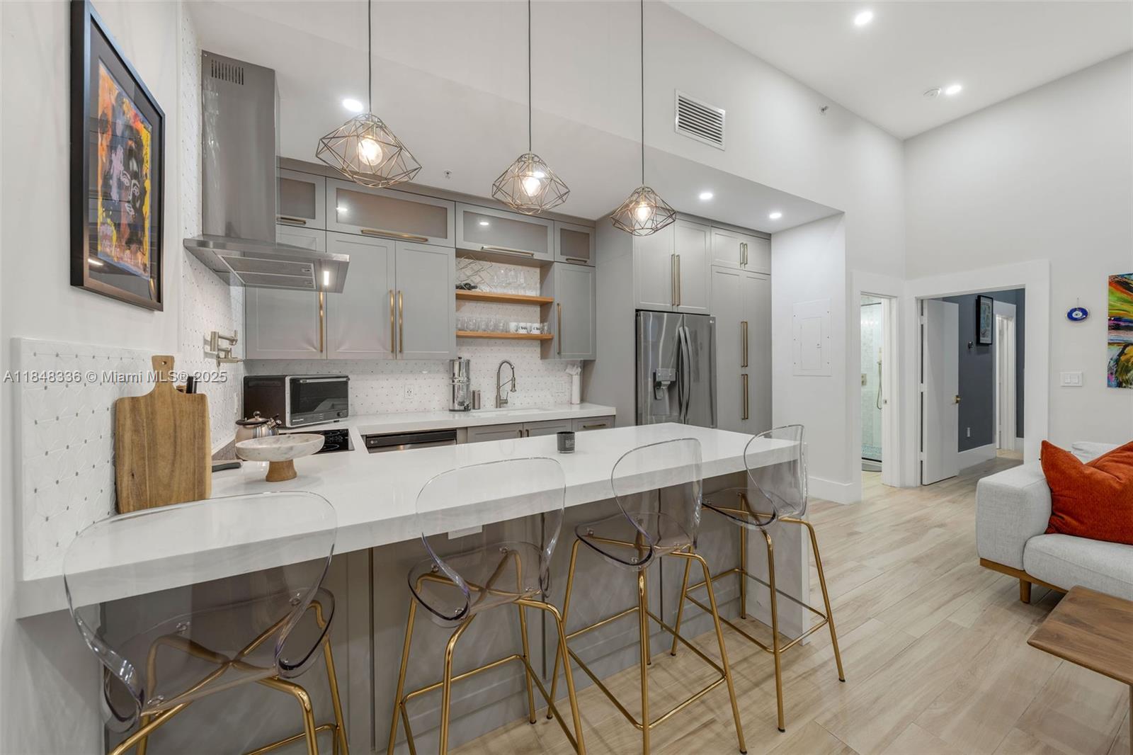 935 Euclid Ave #5 Miami Beach, FL 33139 935 Euclid Ave #5 Miami Beach, FL 33139