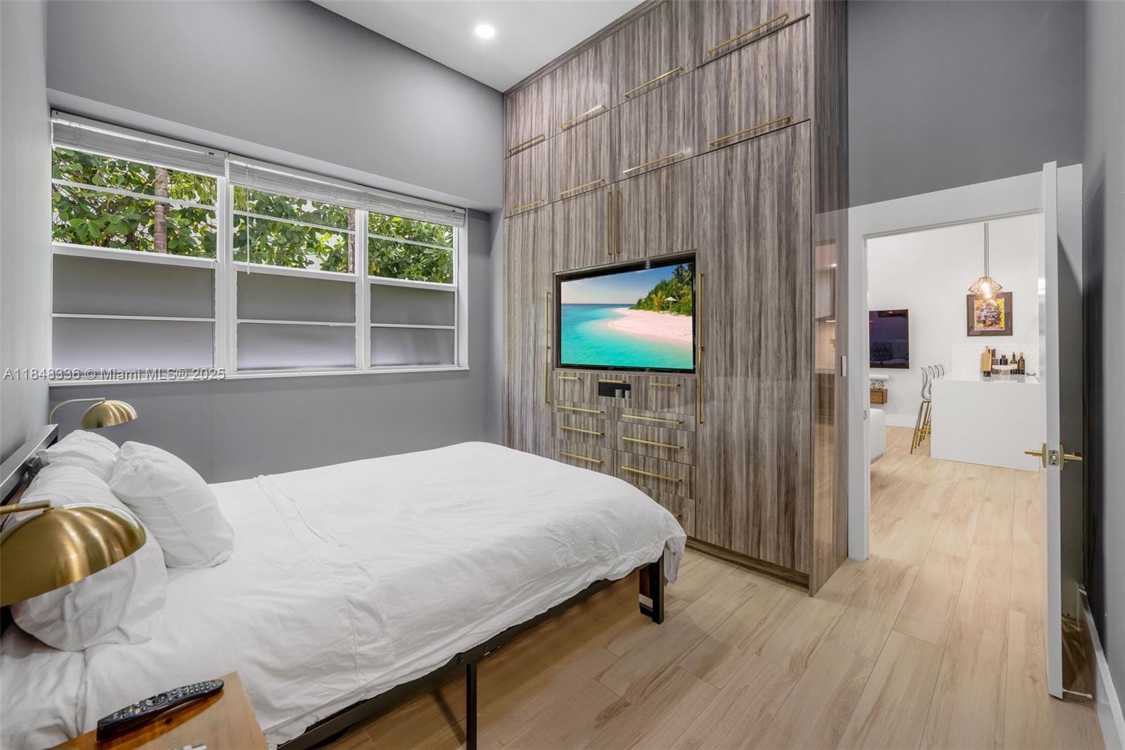 935 Euclid Ave #5 Miami Beach, FL 33139 935 Euclid Ave #5 Miami Beach, FL 33139
