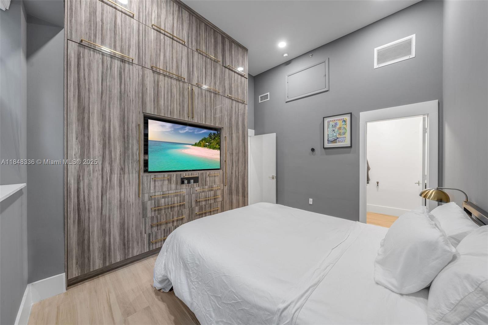 935 Euclid Ave #5 Miami Beach, FL 33139 935 Euclid Ave #5 Miami Beach, FL 33139