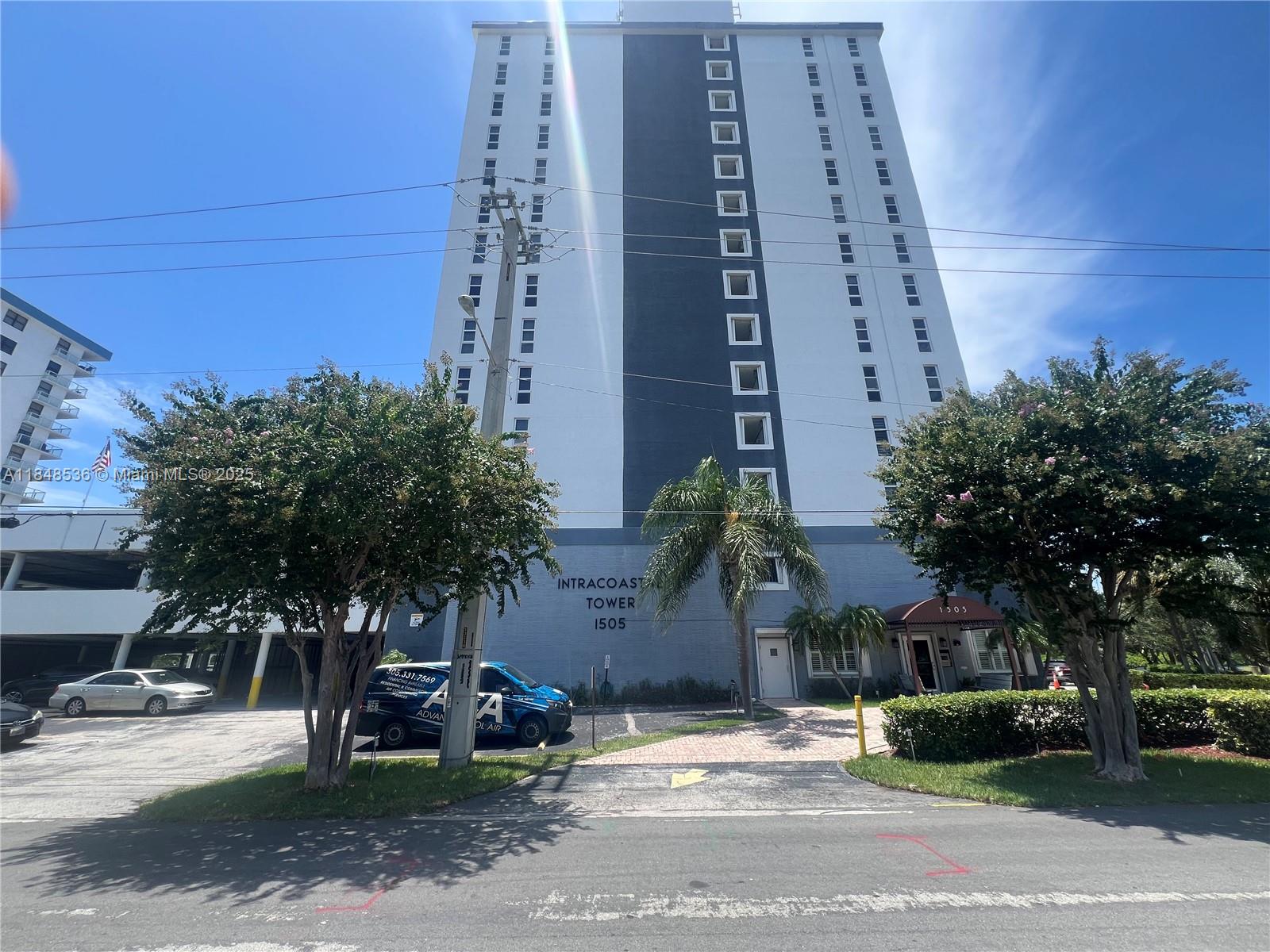 1505 N Riverside Dr #508