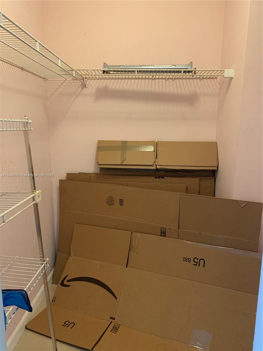 image Winston Towers 600 Condo13