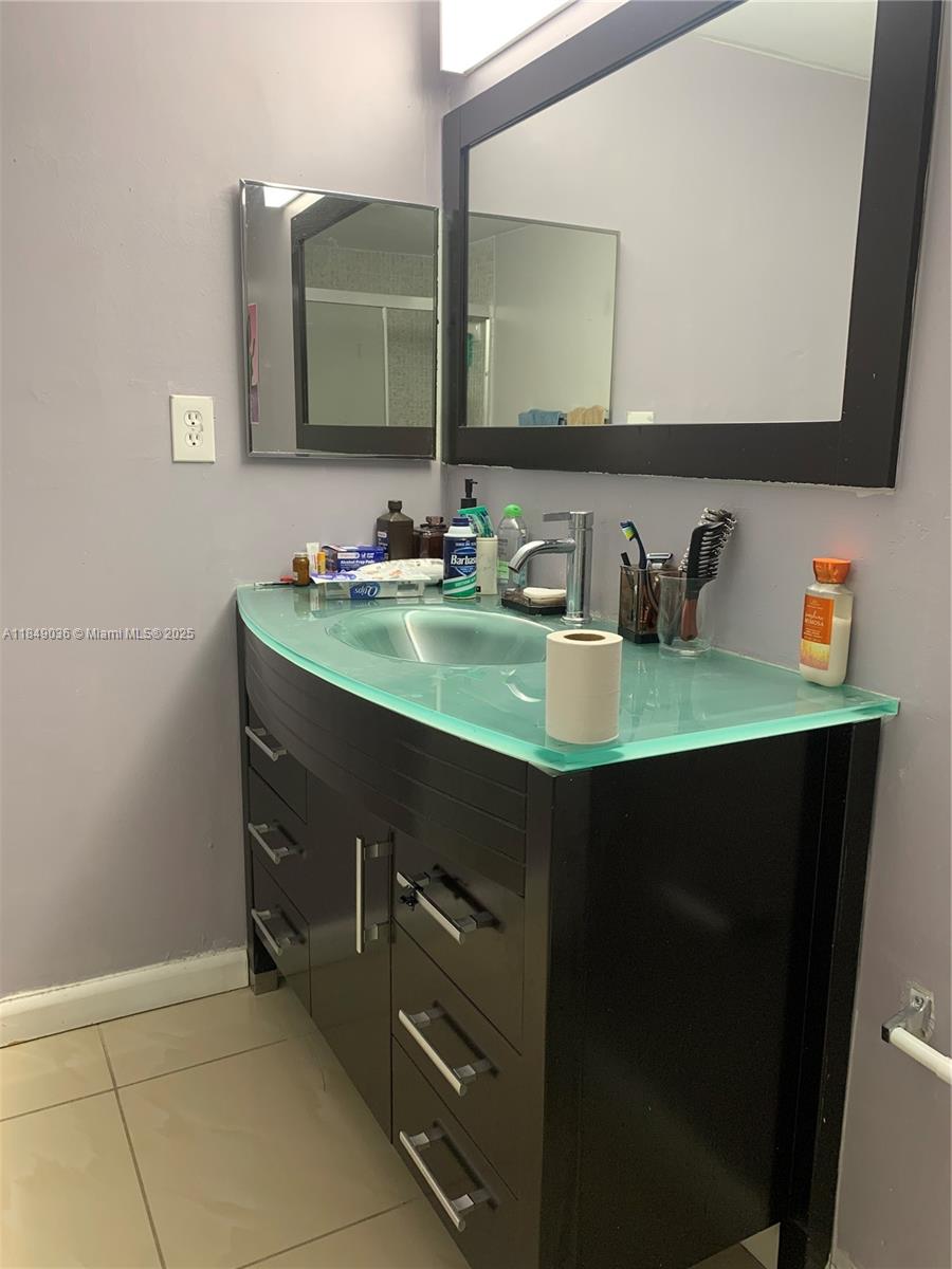 image Winston Towers 600 Condo16
