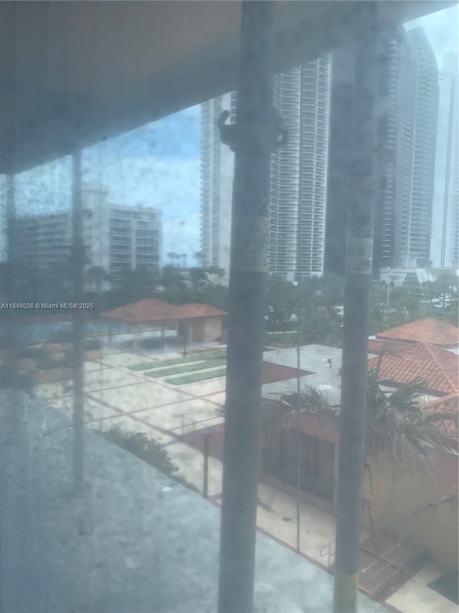 image Winston Towers 600 Condo21