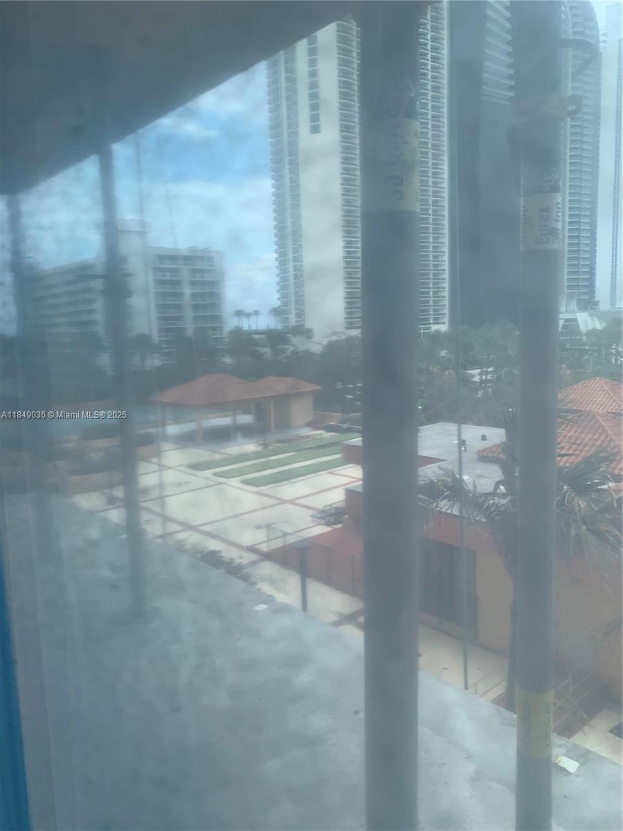 image Winston Towers 600 Condo23