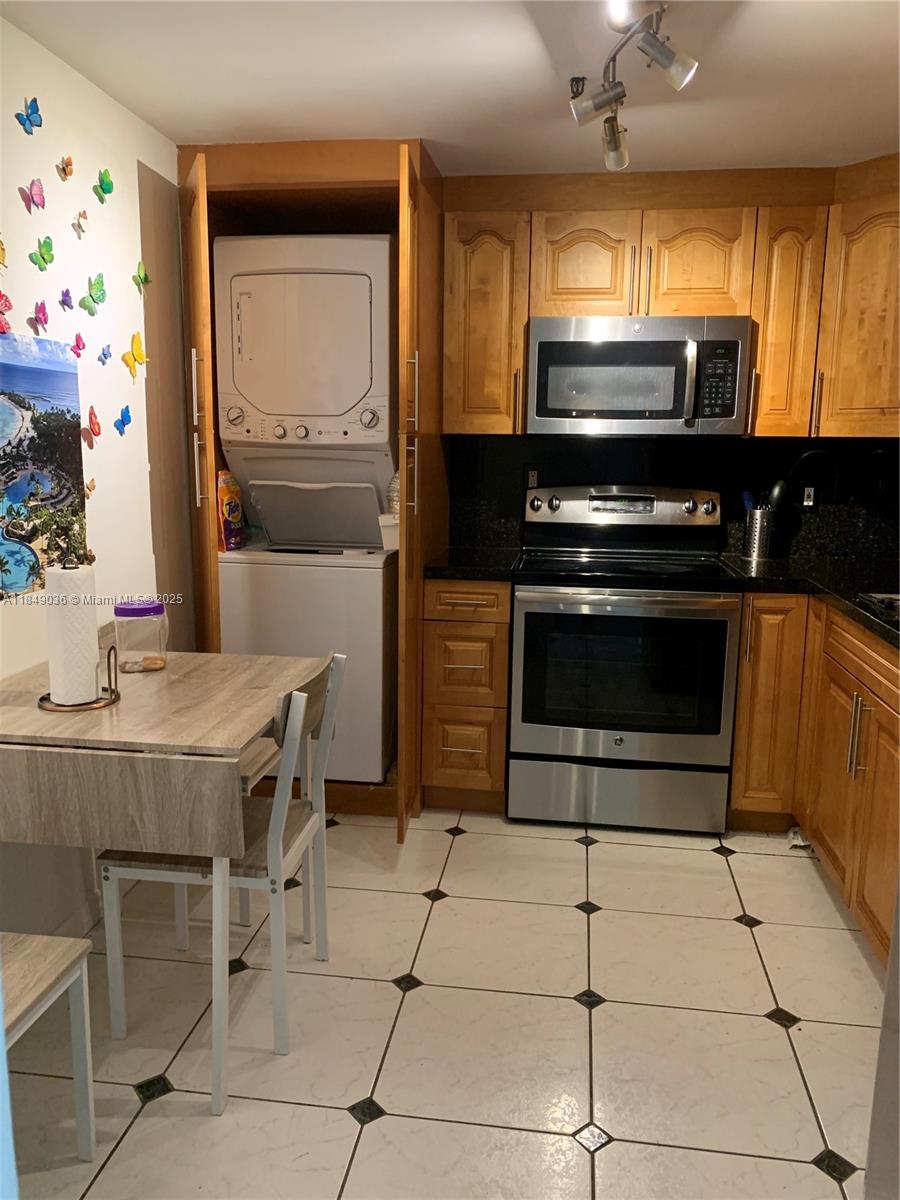 image Winston Towers 600 Condo2