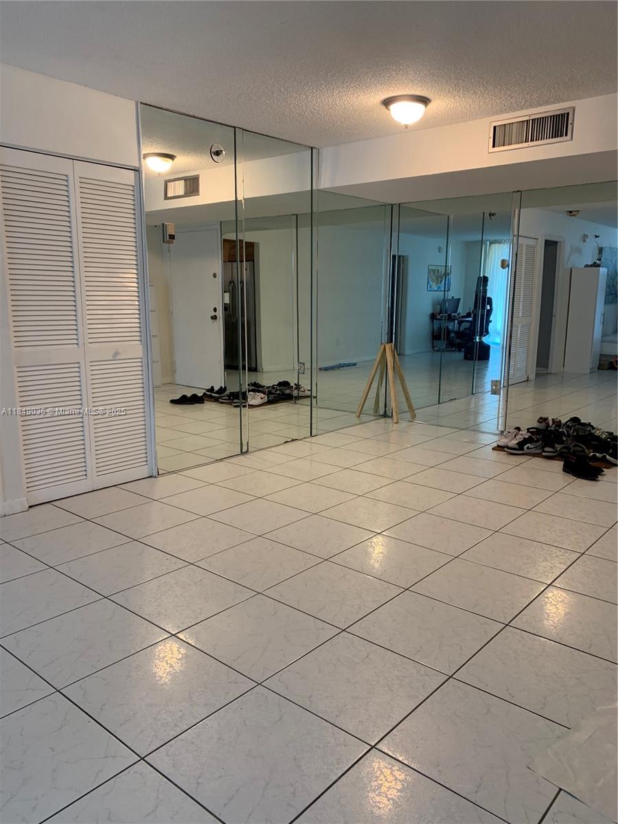 image Winston Towers 600 Condo4