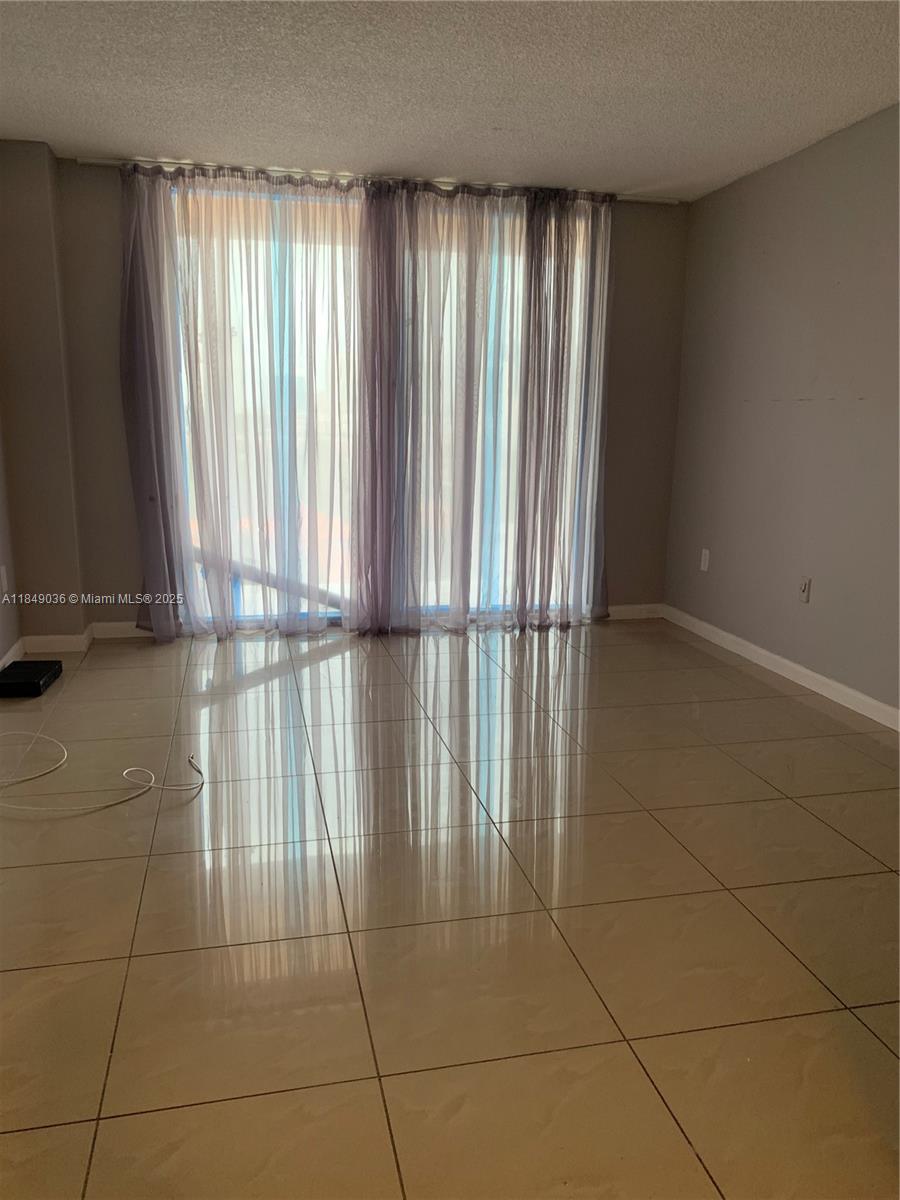 image Winston Towers 600 Condo8