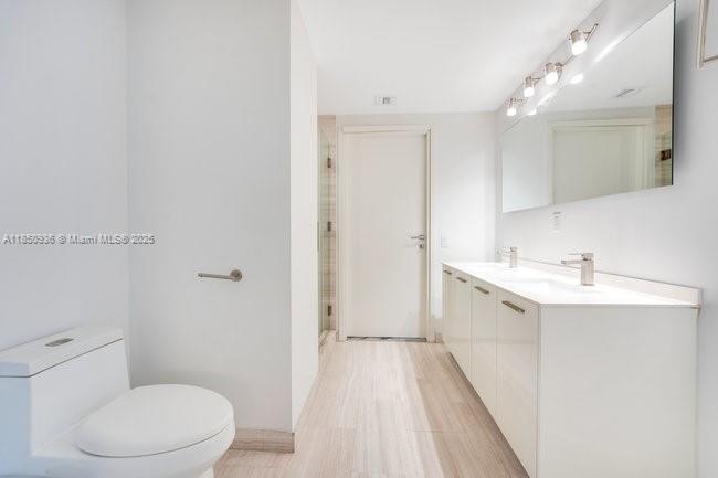 image Brickell House Condo32