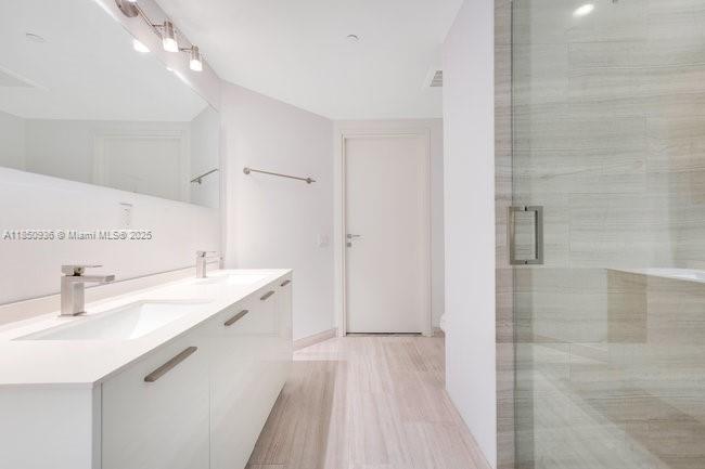 image Brickell House Condo33