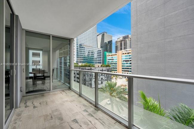 image Brickell House Condo37