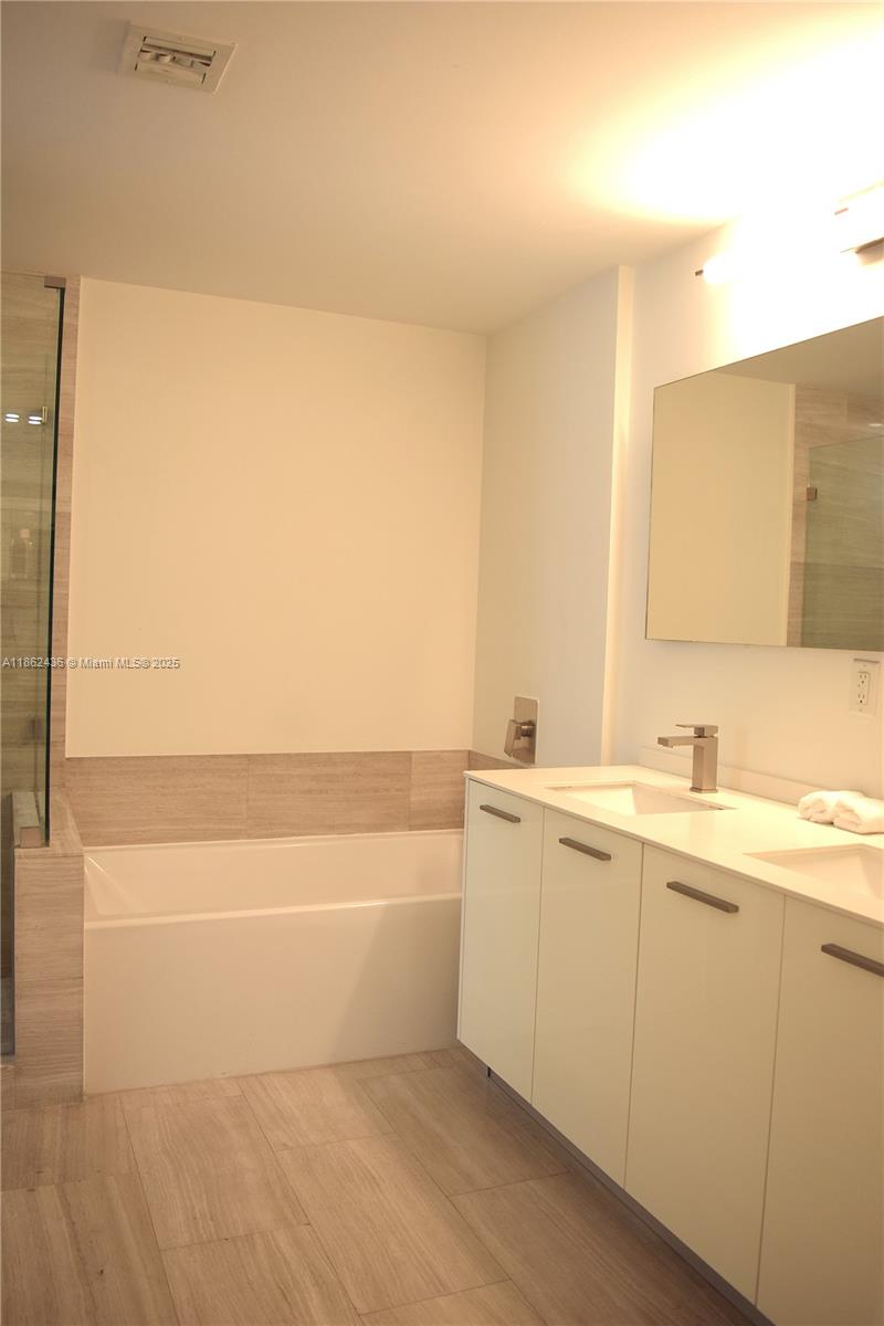 image Brickellhouse Condo35