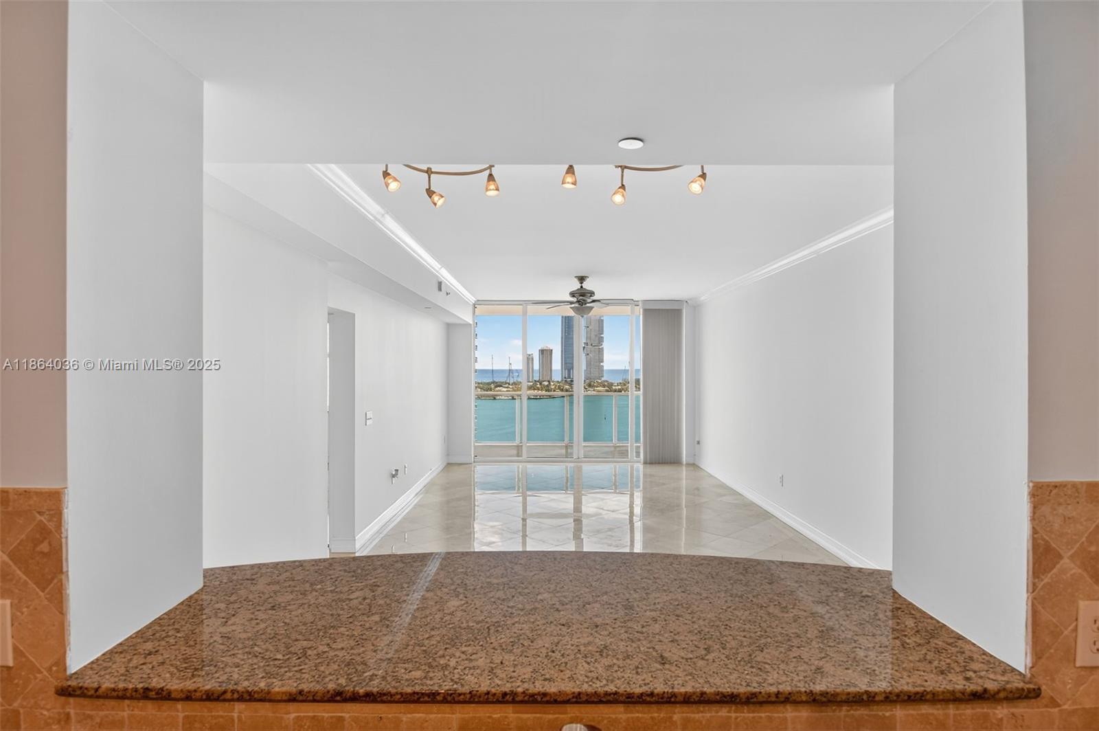 image Aventura Marina Two5