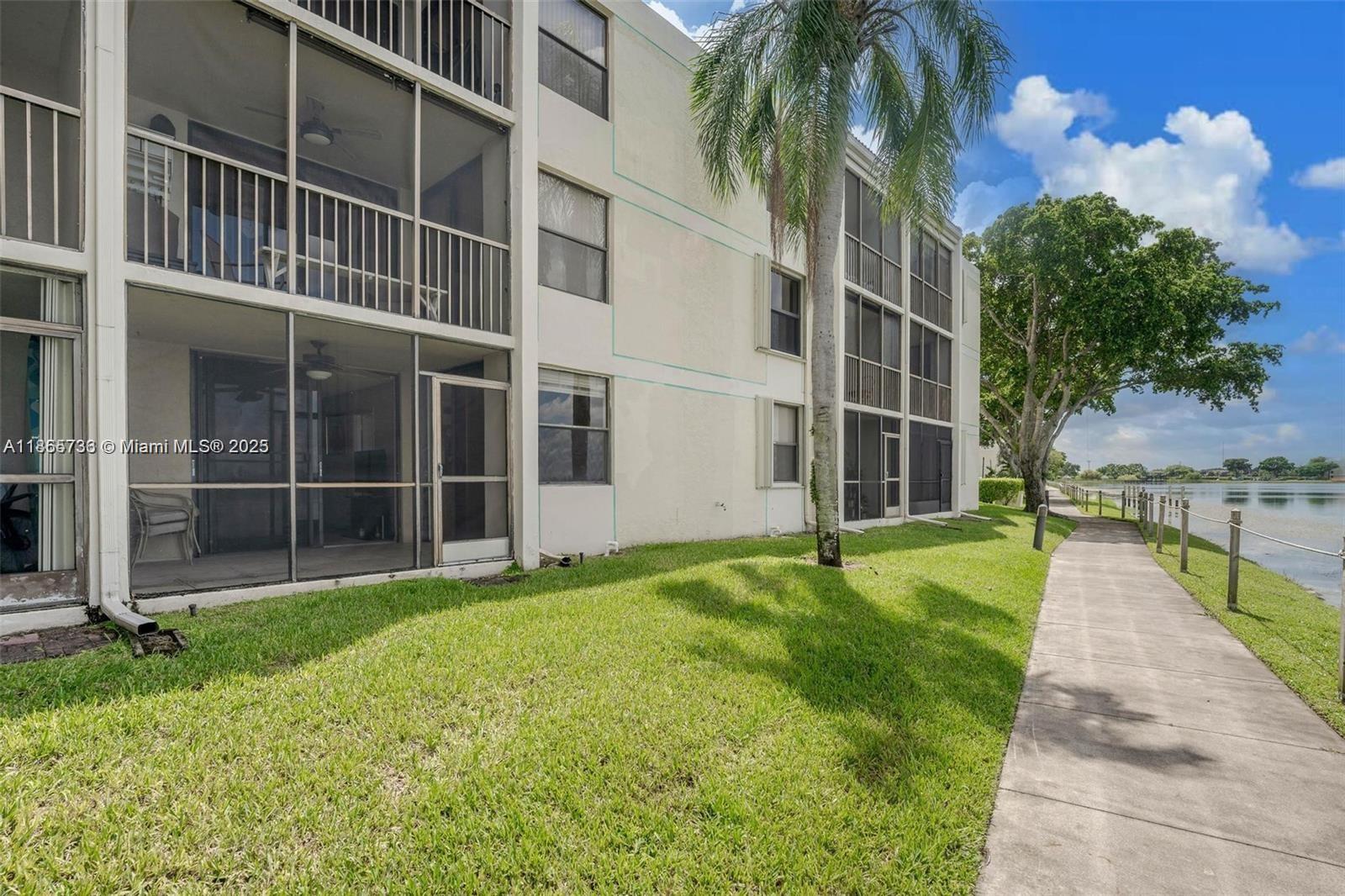 109 Lake Emerald Dr #103