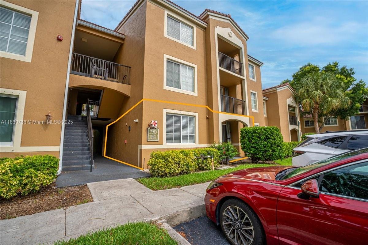 7910 N Nob Hl Rd #105