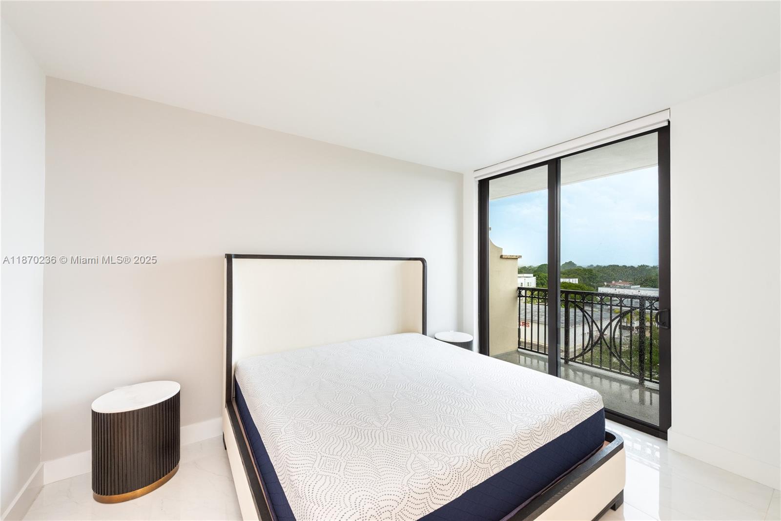 image Merric Manor Condominium10