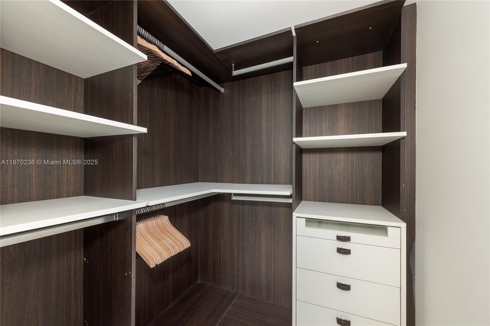 image Merric Manor Condominium14