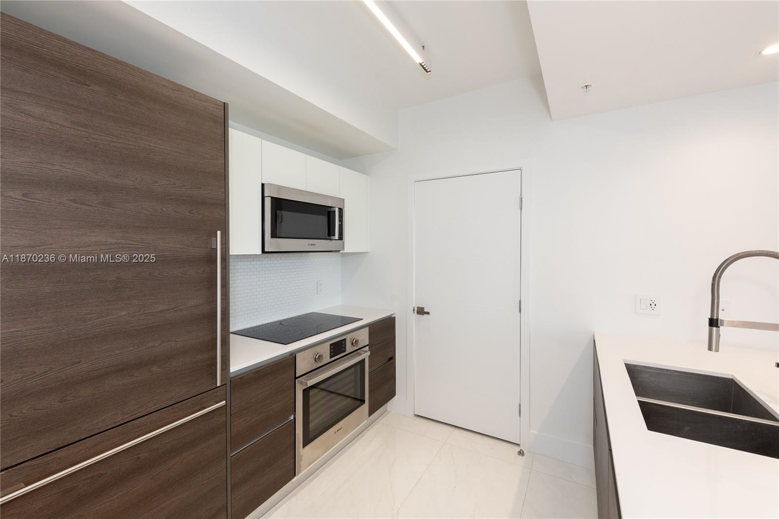 image Merric Manor Condominium8