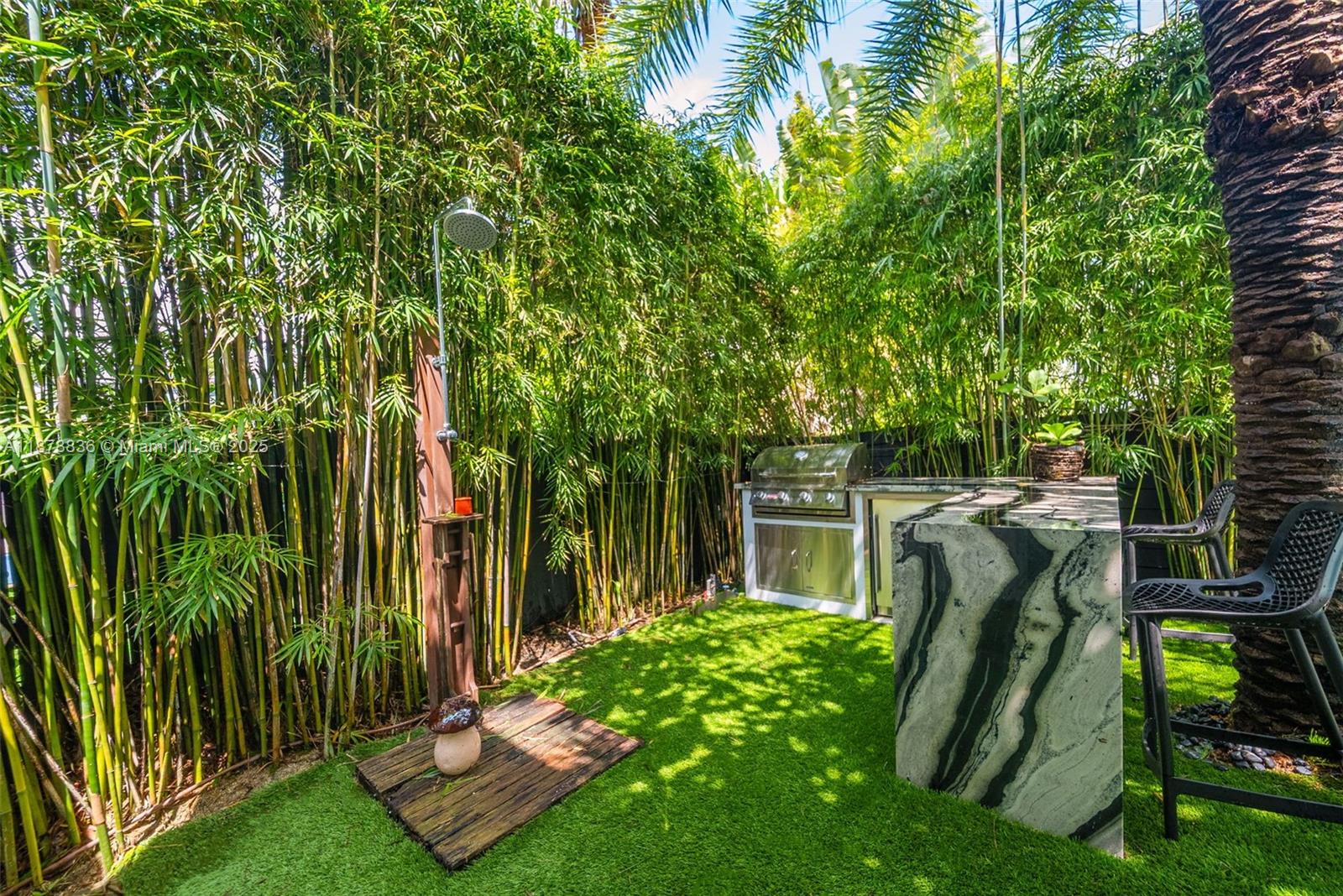 865 W 47th St Miami Beach, FL 33140