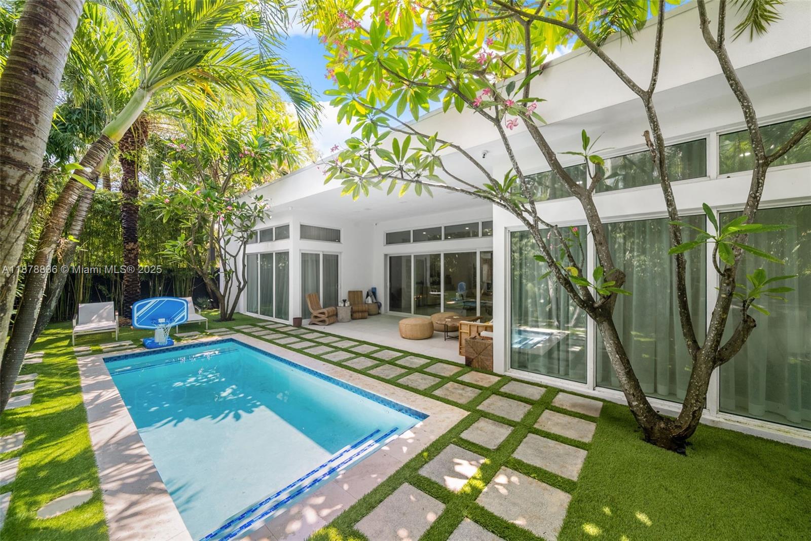 865 W 47th St Miami Beach, FL 33140