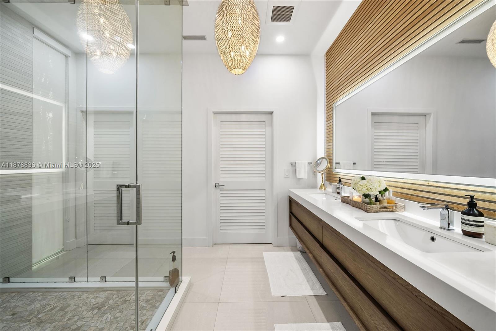 865 W 47th St Miami Beach, FL 33140