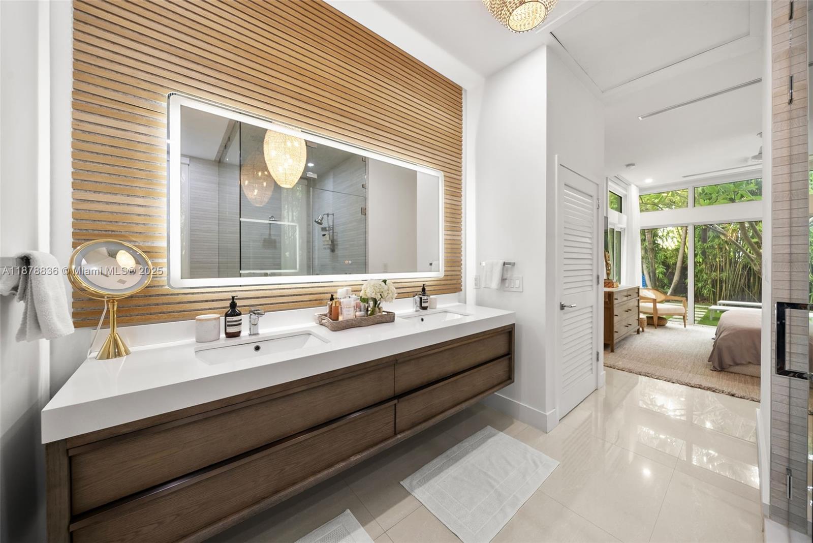 865 W 47th St Miami Beach, FL 33140