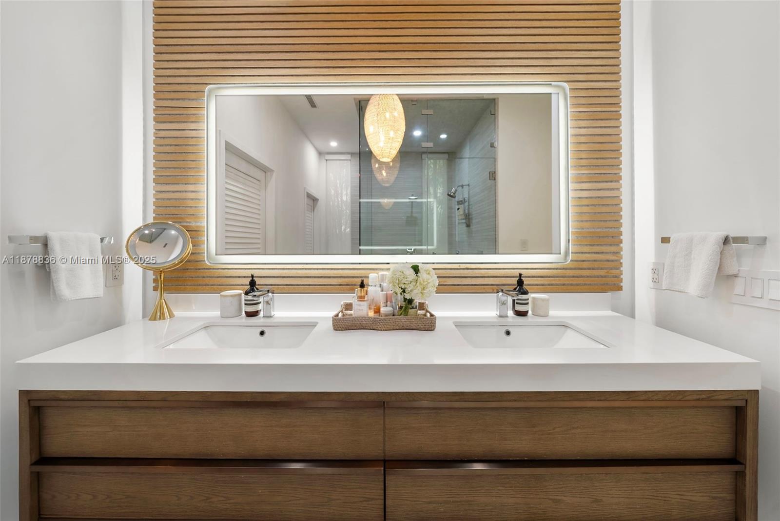 865 W 47th St Miami Beach, FL 33140