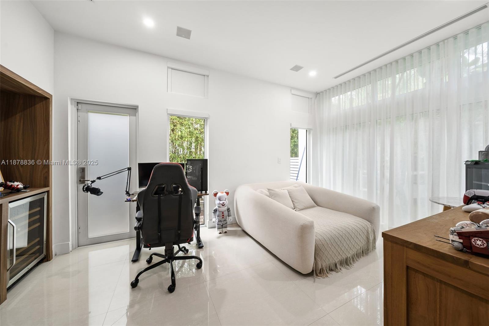 865 W 47th St Miami Beach, FL 33140