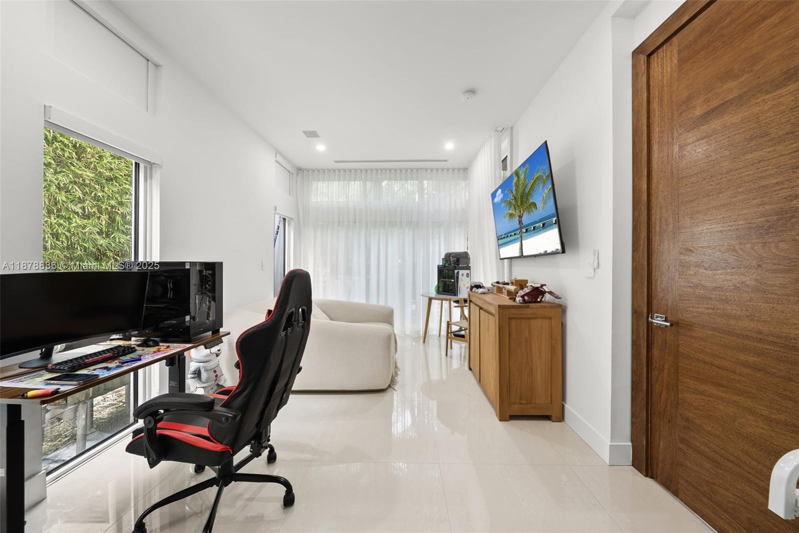 865 W 47th St Miami Beach, FL 33140