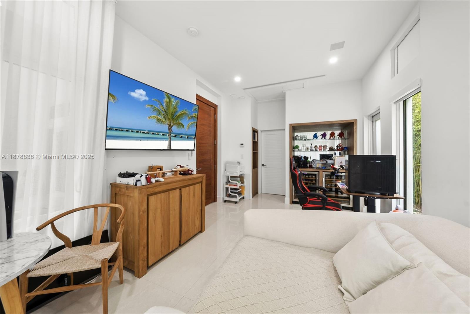 865 W 47th St Miami Beach, FL 33140