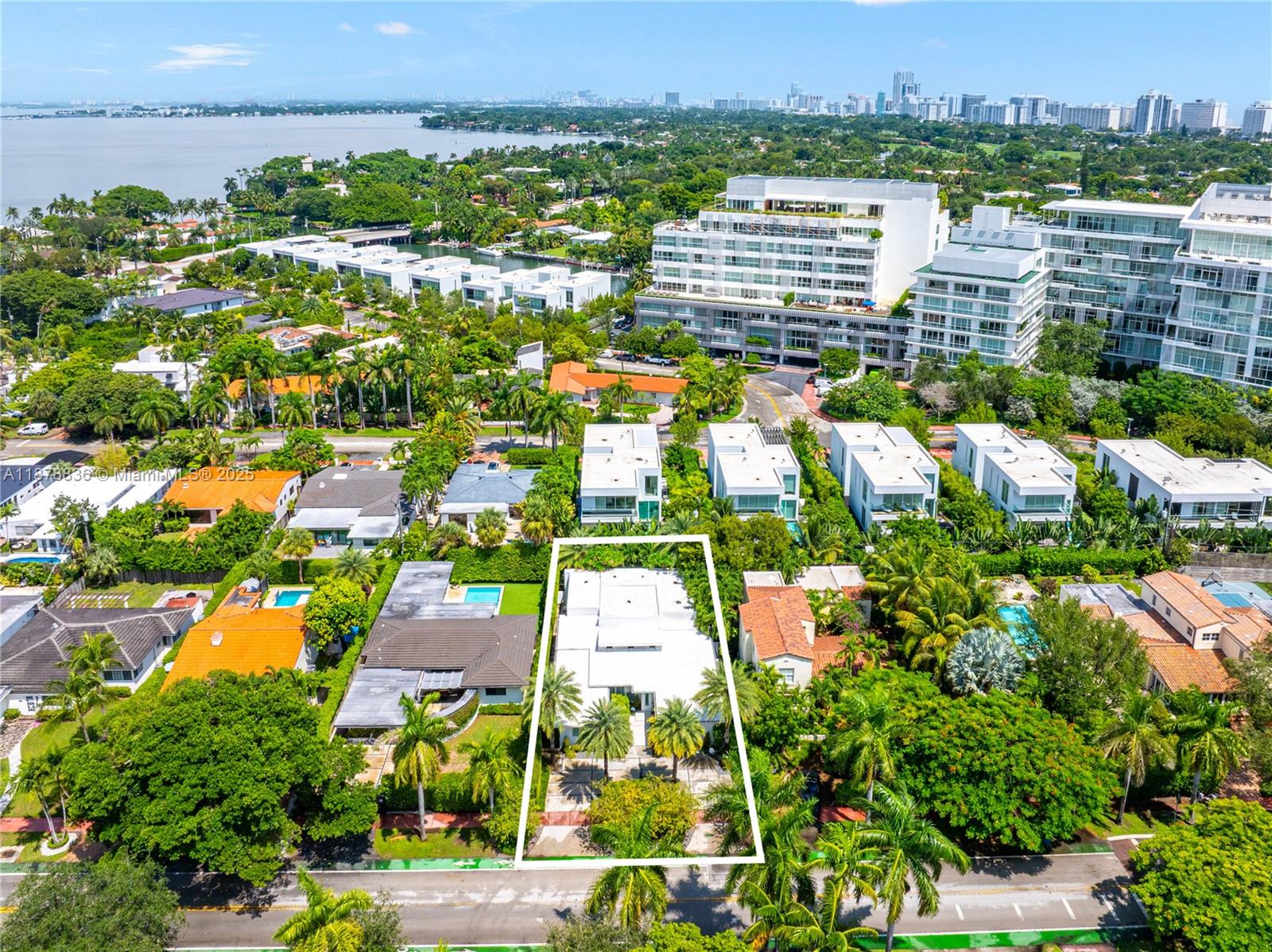 865 W 47th St Miami Beach, FL 33140