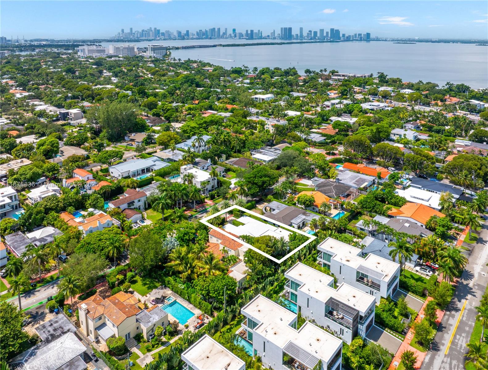 865 W 47th St Miami Beach, FL 33140