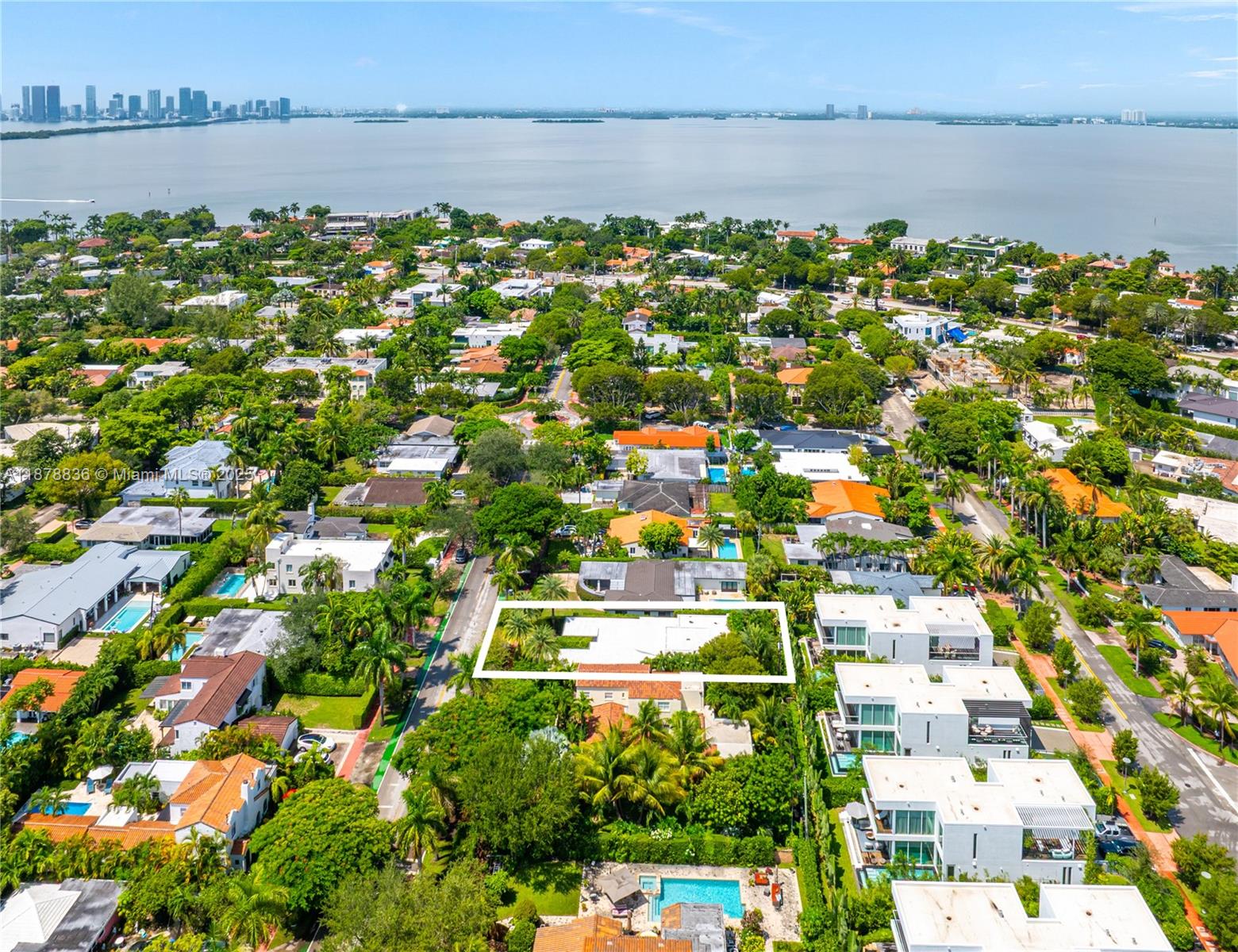 865 W 47th St Miami Beach, FL 33140