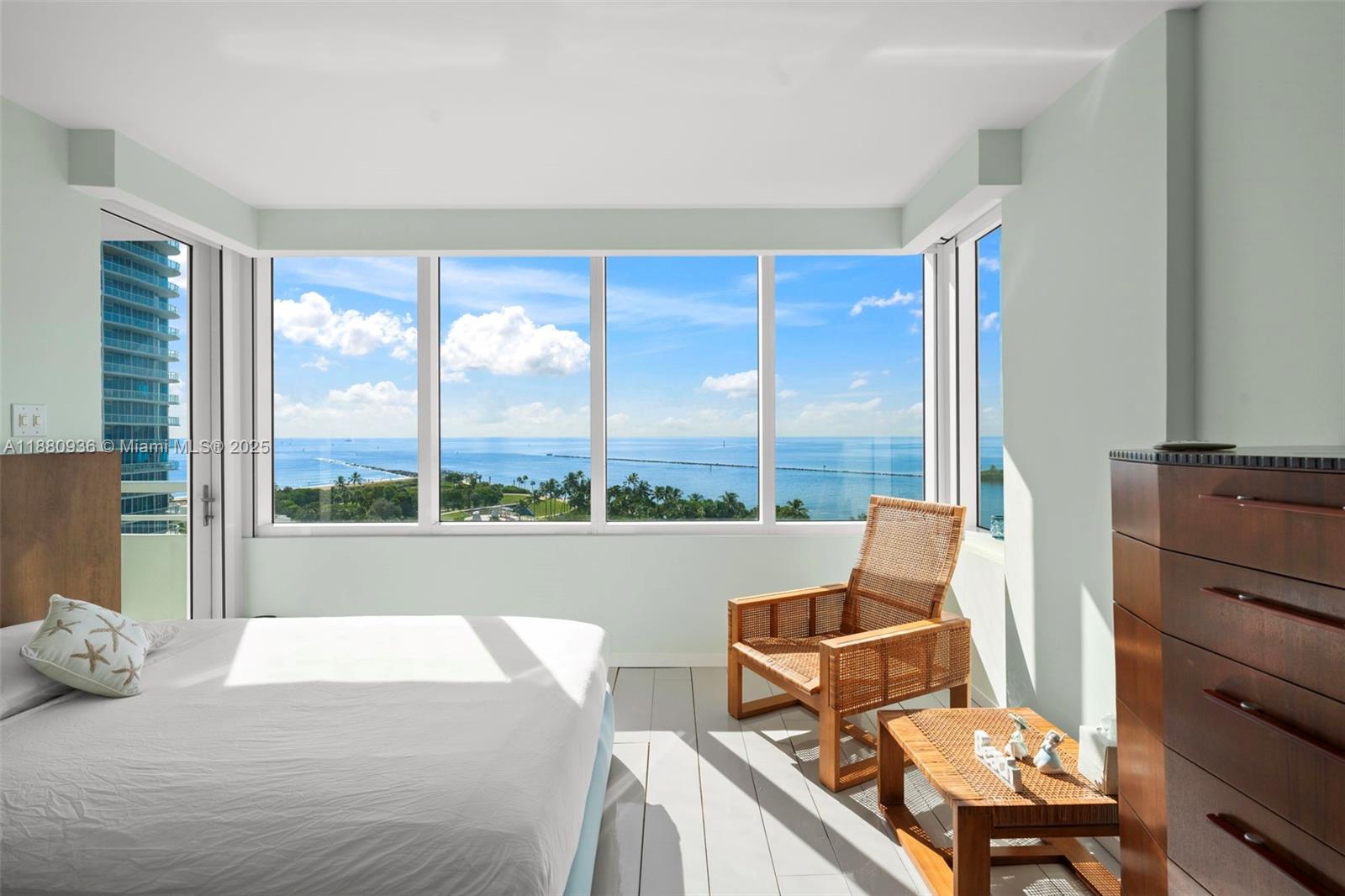 image South Pointe Towers Condo14