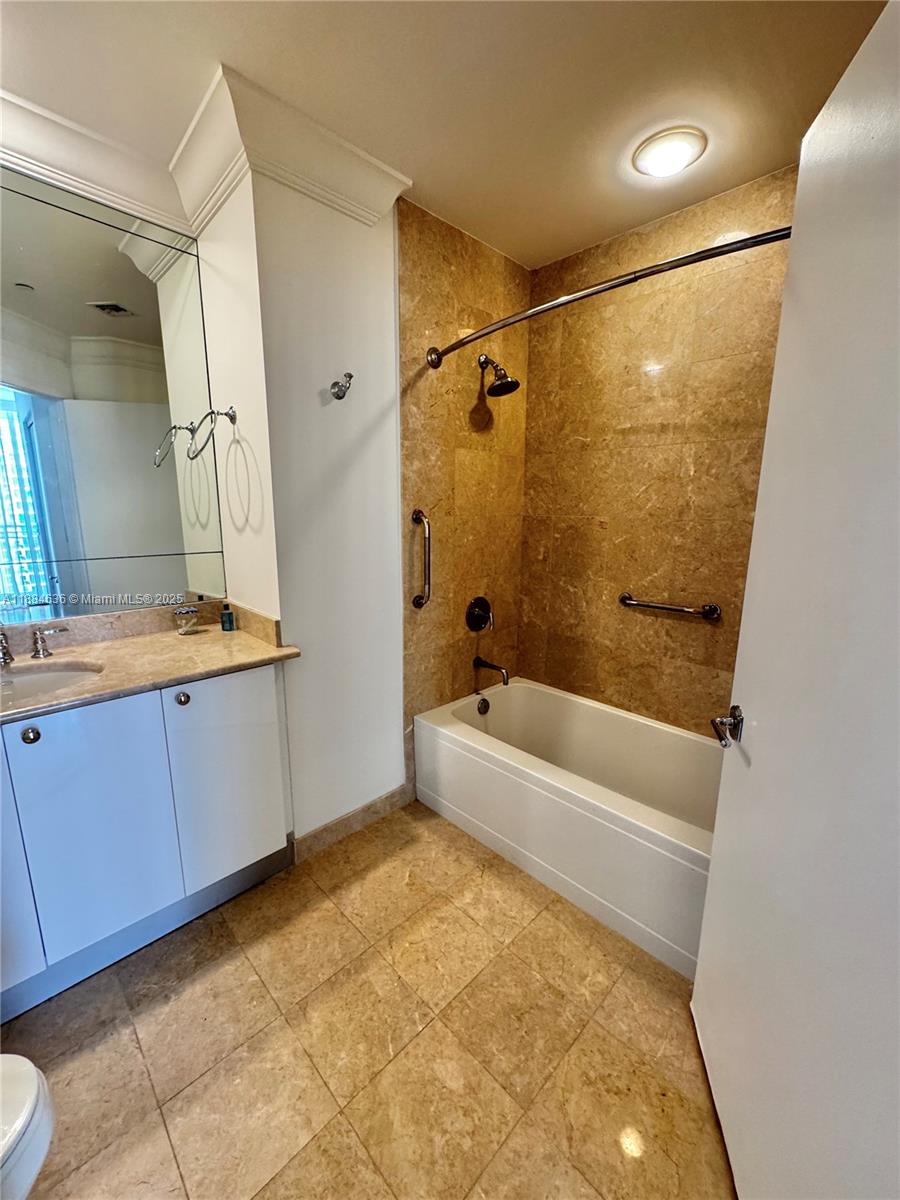 image Carbonell Condo13
