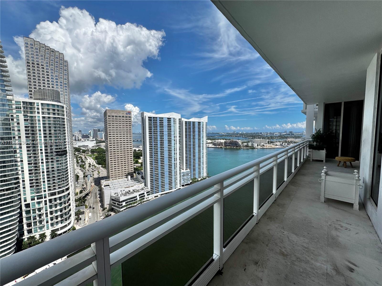 image Carbonell Condo4