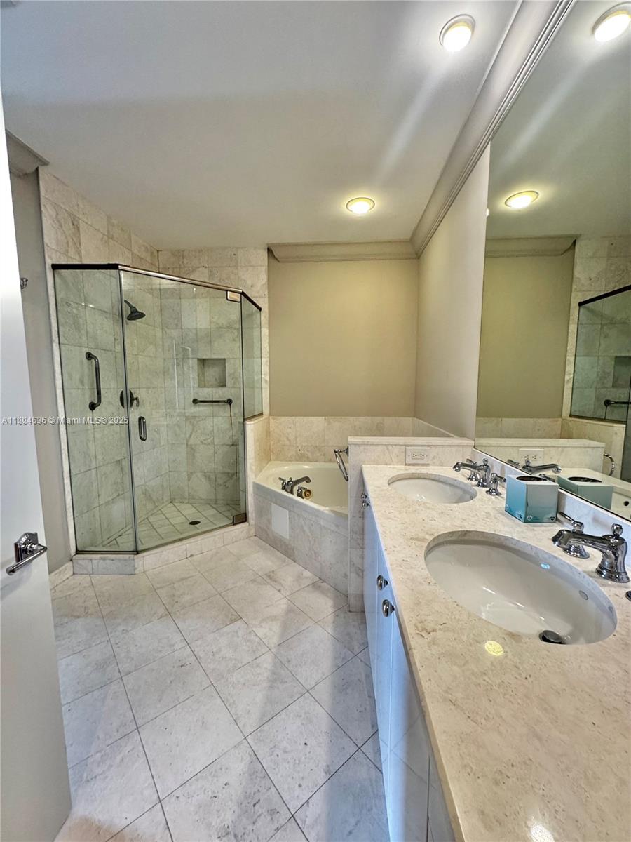 image Carbonell Condo8
