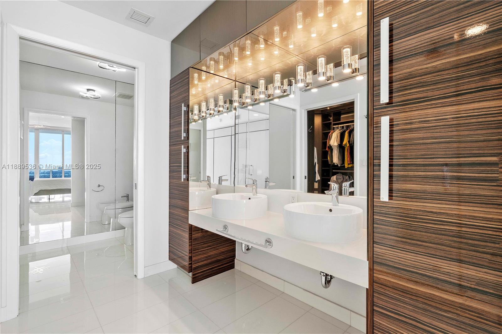 image Paramount Bay12