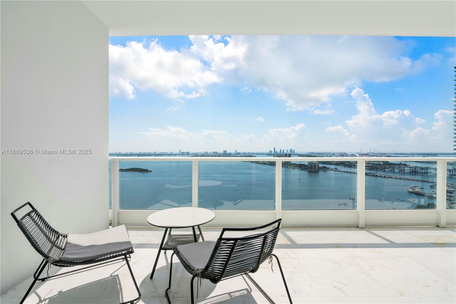 image Paramount Bay16