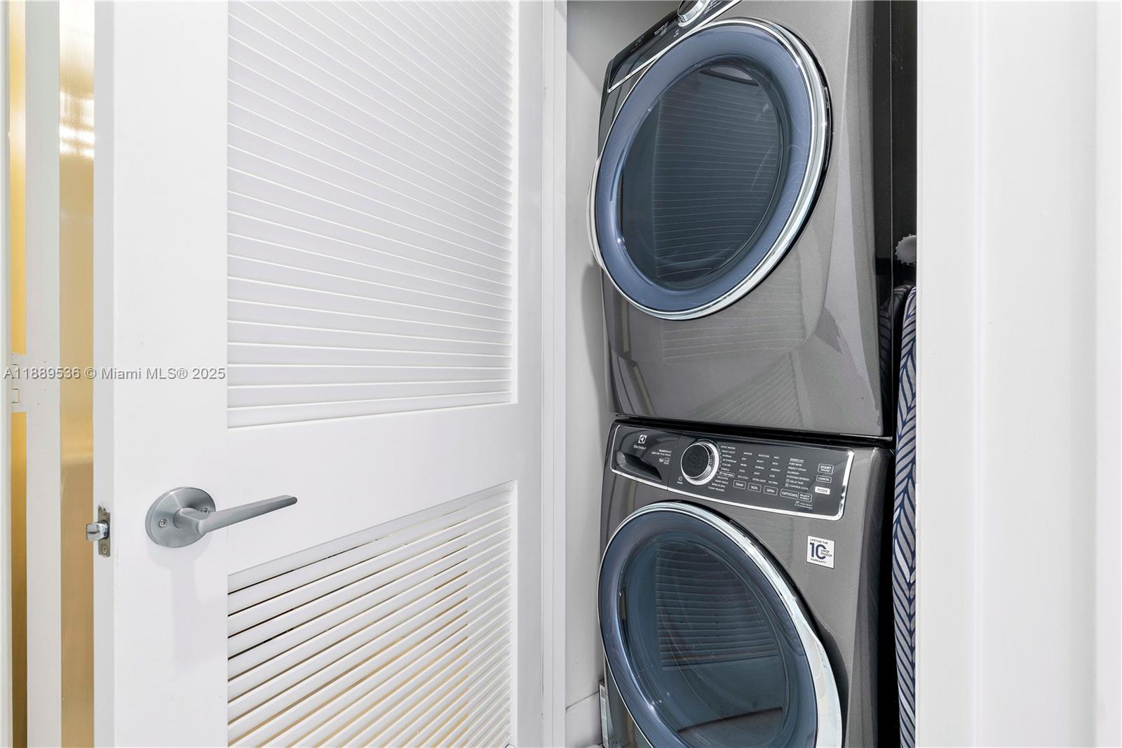 image Paramount Bay26